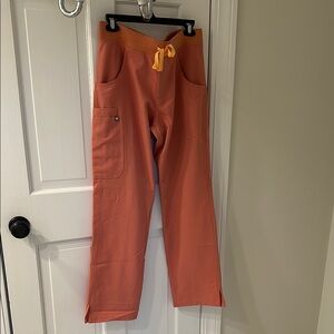 Womens Medium Figs Kade Coral Scrub Bottoms